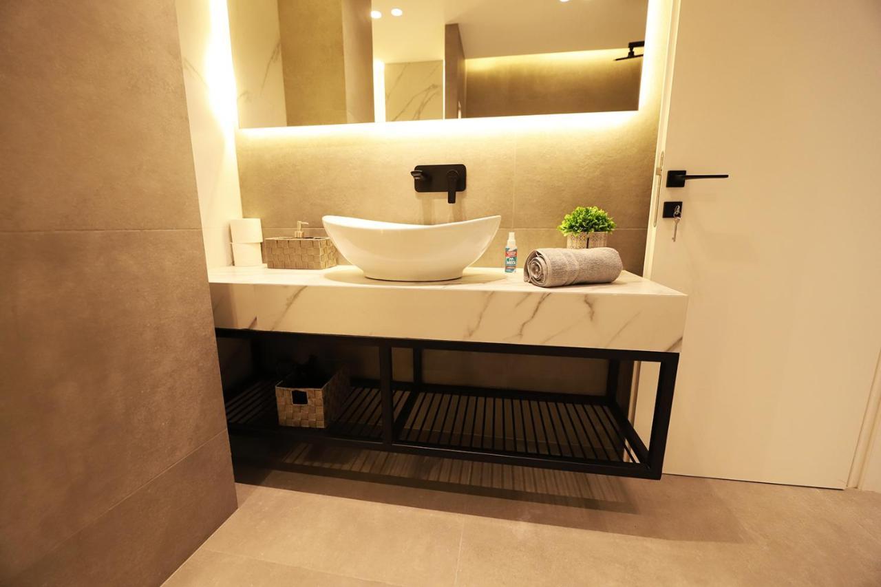 K58 Luxury Apartment Monastiraki Metro Station Acropolis Jacuzzi Athena Bagian luar foto