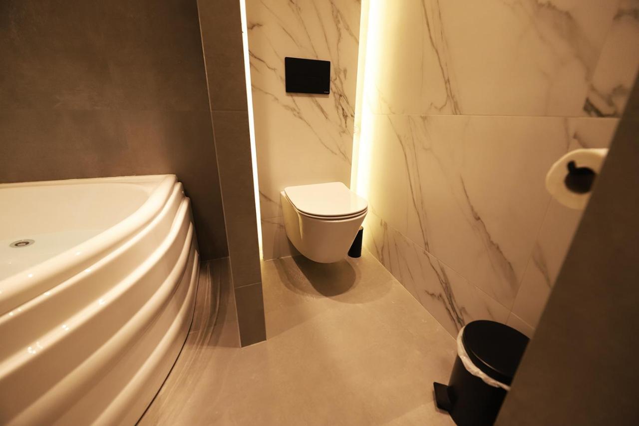 K58 Luxury Apartment Monastiraki Metro Station Acropolis Jacuzzi Athena Bagian luar foto