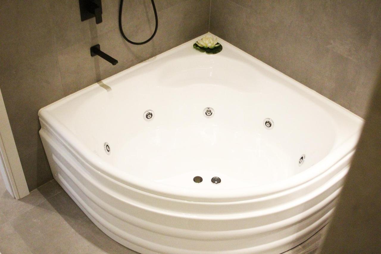 K58 Luxury Apartment Monastiraki Metro Station Acropolis Jacuzzi Athena Bagian luar foto