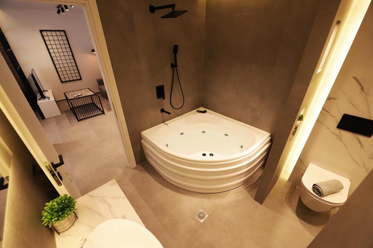 K58 Luxury Apartment Monastiraki Metro Station Acropolis Jacuzzi Athena Bagian luar foto